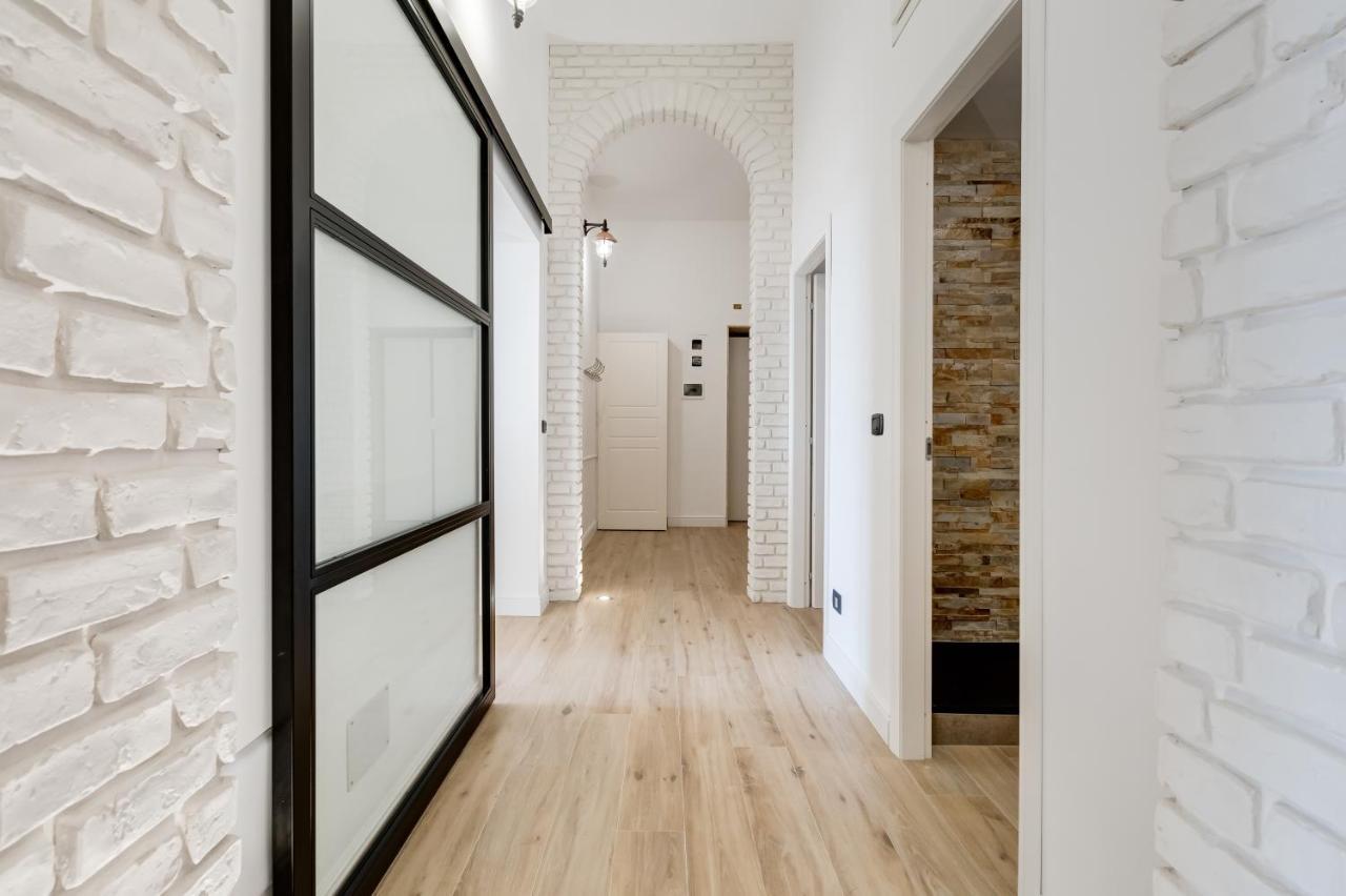 Bmga L Glam Industrial 3-Bed Apartment In Termini 罗马 外观 照片
