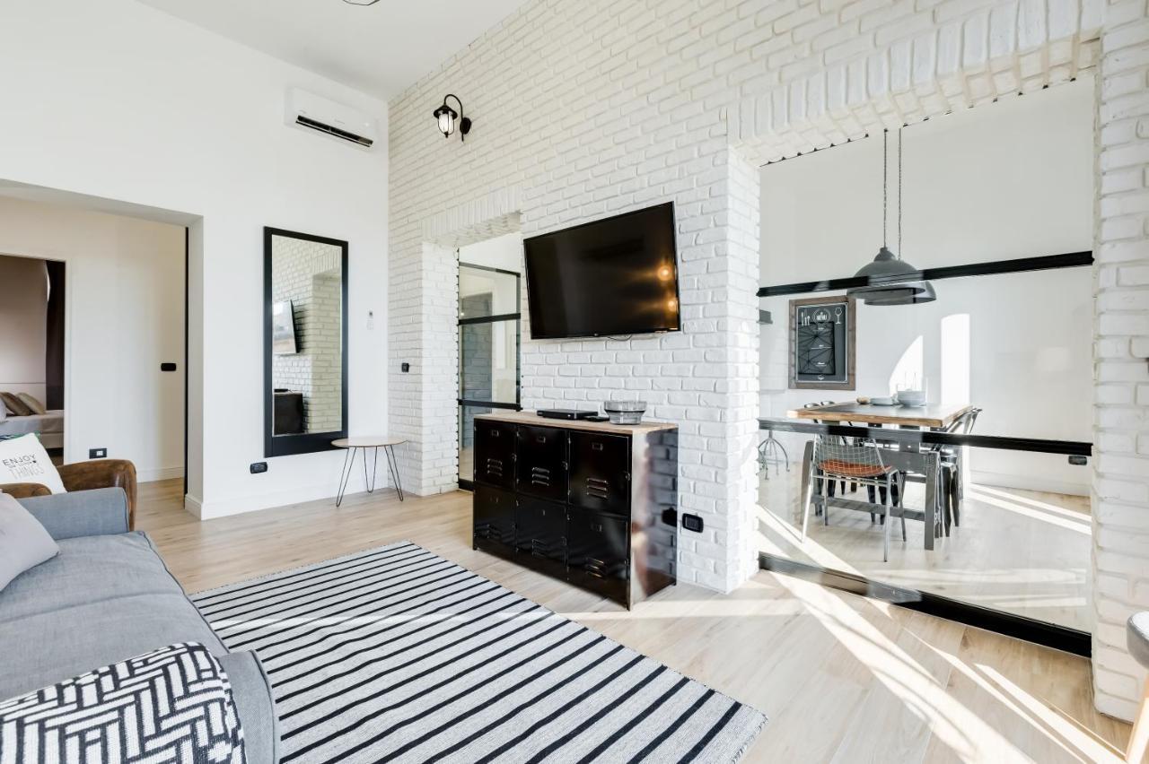 Bmga L Glam Industrial 3-Bed Apartment In Termini 罗马 外观 照片