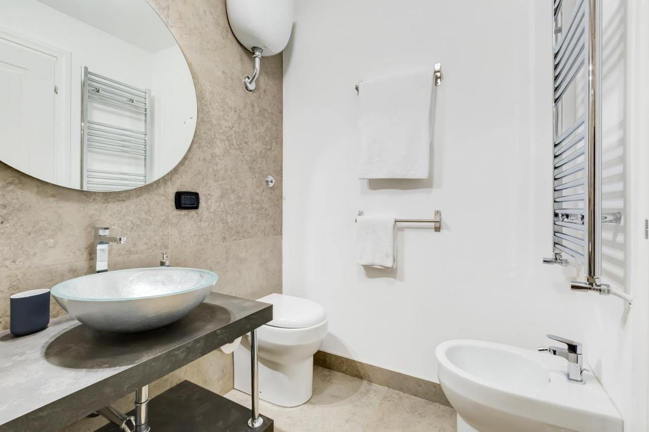 Bmga L Glam Industrial 3-Bed Apartment In Termini 罗马 外观 照片